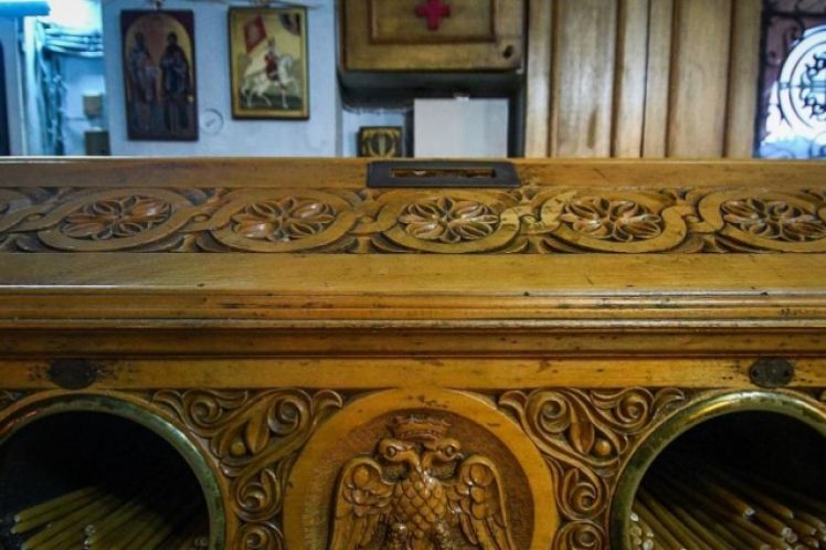 Μητροπόλεις και νοσοκομεία (και η Πολιτεία)