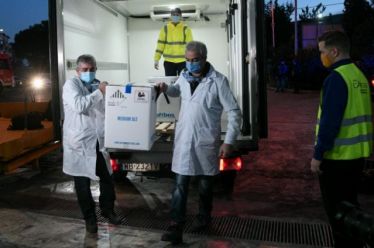 Αποκλειστικό: Τα Εμβόλια τα έφερε… ο Μίστερ Μπιν!
