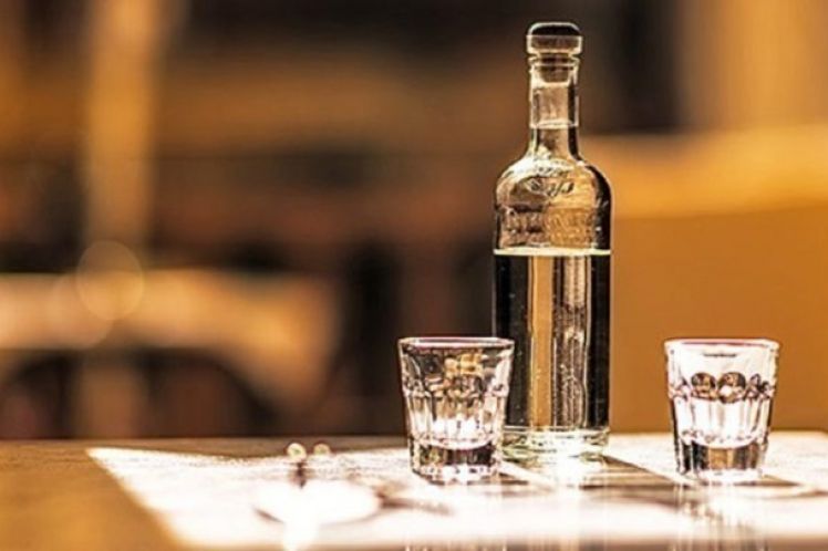 Ρώσος επιστήμονας: Αποχή από το αλκοόλ για τουλάχιστον 3 ημέρες όταν κάποιος κάνει οποιοδήποτε εμβόλιο για τον κορονοϊό