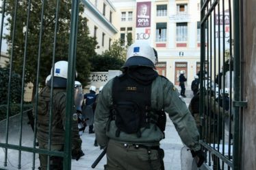 Μου λείπει ο Μάνος και ο Τζιμάκος