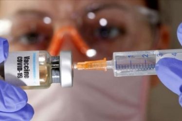 Εμβόλια COVID: Οι φαρμακευτικές δίνουν το τόνο με δημόσιο χρήμα,…
