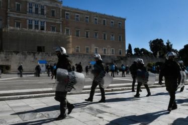 Στοχοποιώντας τη Δημοκρατία