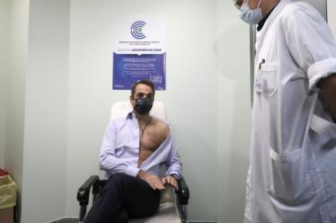 «Βυζάκια έξω λοιπόν»