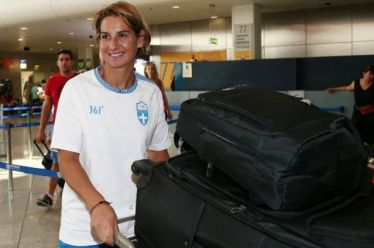 Ακόμα κι αν βάλει τη φούστα της καπέλο…