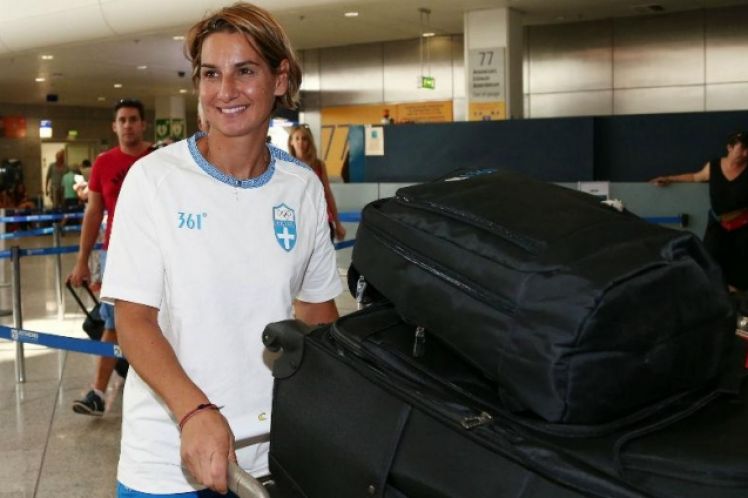 Ακόμα κι αν βάλει τη φούστα της καπέλο…