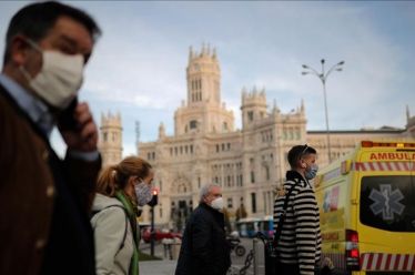 Σπεύδε βραδέως: Η Μαδρίτη διδάσκει την ιδιωτικοποίηση του εμβολιασμού
