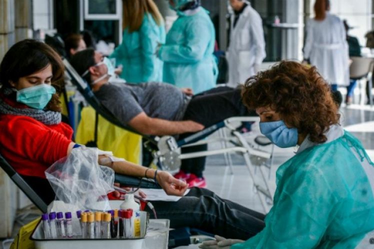 Τριψήφια σε κρούσματα η Αττική, παρά τα λιγοστά τεστ