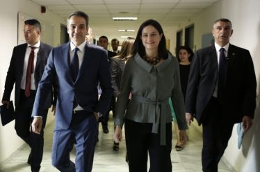 Ένστολη Παιδεία από… αδιάβαστη κυβέρνηση