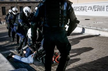 Τα φρούτα, ο Χρυσοχοΐδης, ο πρωθυπουργός