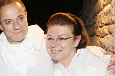 Μενδώνη: “Αμφισβητείτε το ήθος του Δημήτρη Λιγνάδη”;