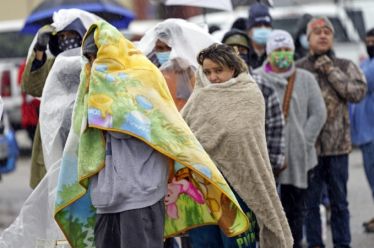 Στο σκοτάδι και το Τέξας: Η ψυχρή καταιγίδα του νεοφιλελευθερισμού,…