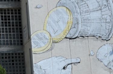 Κατάρρευση…