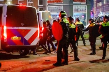 Ολλανδία : Πολίτες, καταδώστε τους διαδηλωτές για το καλό σας