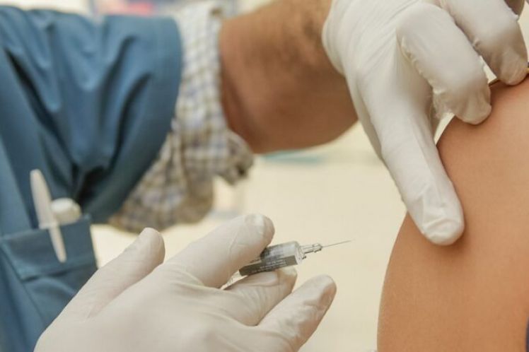 Εγκληματικά «λάθη» της Κομισιόν με τα εμβόλια – Υγειονομική, οικονομική και θεσμική κρίση στην Ευρωζώνη