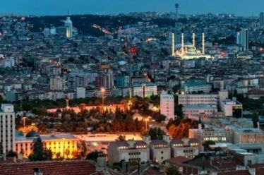 Τουρκία: Σε νέα δίνη η λίρα μετά την απόλυση και…