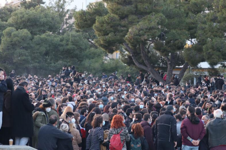 “Εχθρός λαός”