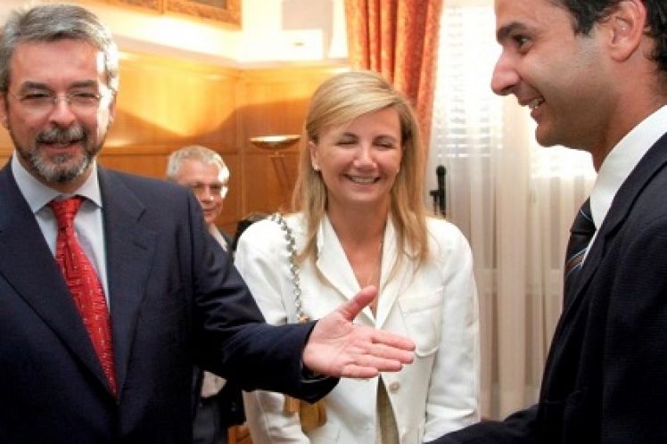 Άρης Χατζηστεφάνου: Δεν κρίνεται το τεστ της Siemens αλλά η αξιοπιστία της οικογένειας Μητσοτάκη