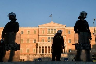 Μπροστά στο σύστημα εξουσίας(1)