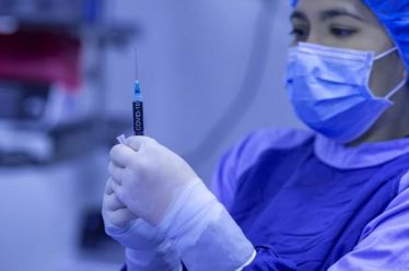 Τα εμβόλια και το «αόρατο χέρι» της αγοράς…