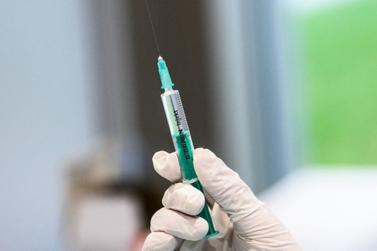 «Πράσινο φως» για το εμβόλιο της AstraZeneca και για τους άνω των 65 ετών