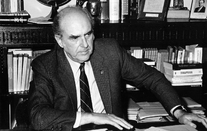 Φωτό αρχείου, ο Ανδρέας Παπανδρέου στο γραφείο του 
