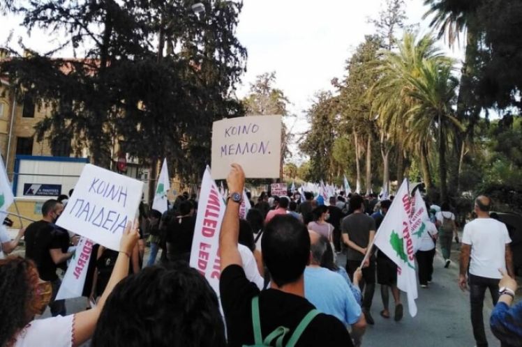 Κύπρος: Διαδηλώσεις χιλιάδων ε/κ και τ/κ ενάντια στη διχοτόμηση (φωτό + βίντεο)