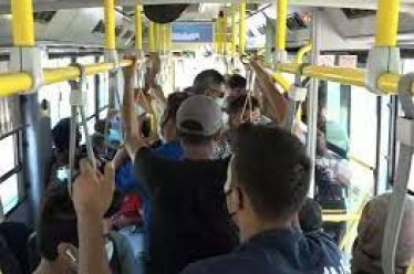 Φταίνε οι κλειστοί χώροι ή η νεολαία στην πλατεία;