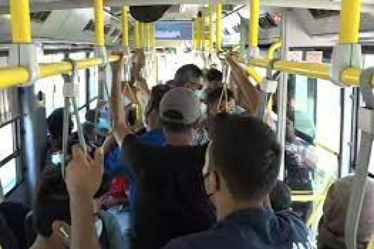 Φταίνε οι κλειστοί χώροι ή η νεολαία στην πλατεία;