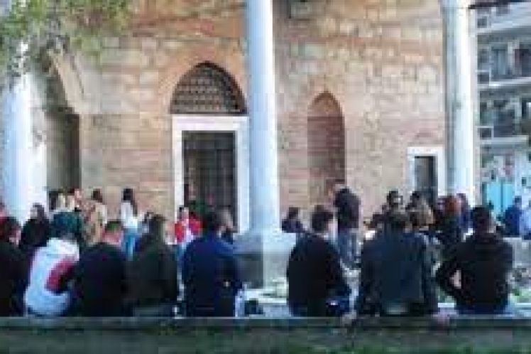 Αναθυμιάσεις ενός άταφου σαπισμένου πτώματος (Για τα υπαίθρια πάρτυ και το lock-down)