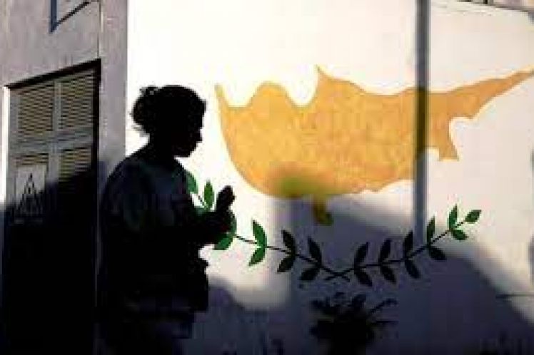 Στην αγχόνη ο κυπριακός λαός με τη στήριξη της Αθήνας