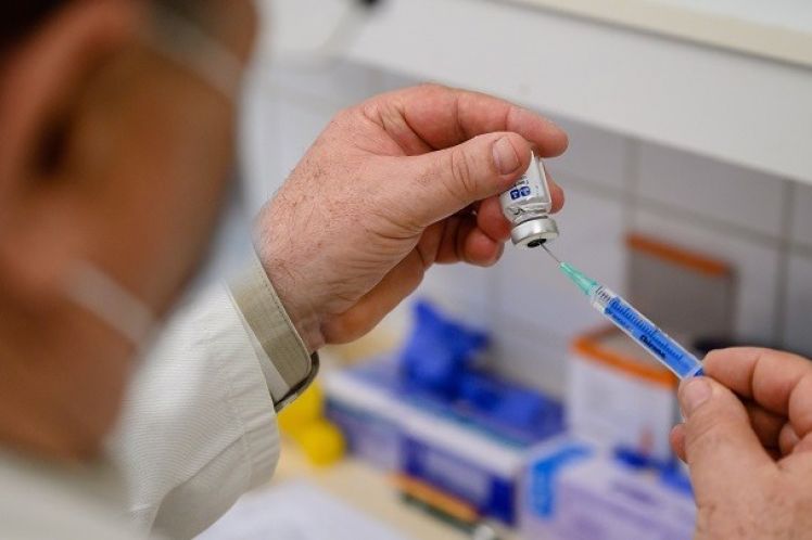 Economist: Η Κούβα, η μικρότερη χώρα στον κόσμο που θα αναπτύξει τα δικά της εμβόλια Covid-19