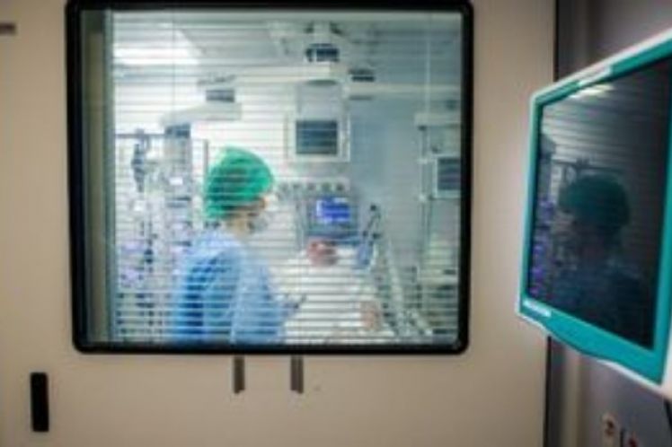 Δύο στους 100 ασθενείς Covid-19 σε ΜΕΘ παθαίνουν εγκεφαλικό