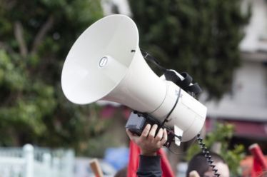 Κάτω τα χέρια απ’ το 8ωρο και τα εργατικά δικαιώματα!