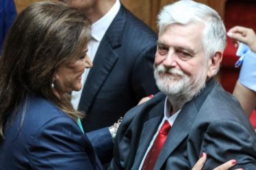 «Συμπόρευση και με τους κακοποιητές»