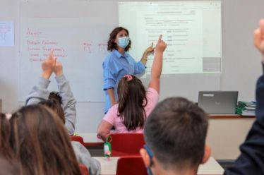 Τα πλήθη της Ρόδου και η κυρία Γιούλα