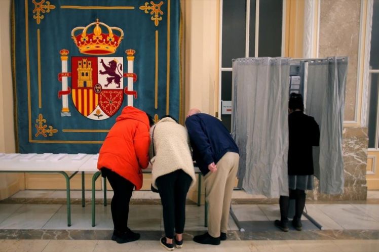 Η πανδημία αλλάζει τον πολιτικό χάρτη στη Μαδρίτη