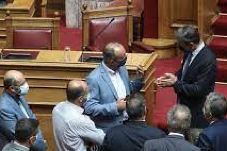 Άνοιξαν τα πάντα, άρχισαν οι μουρμούρες