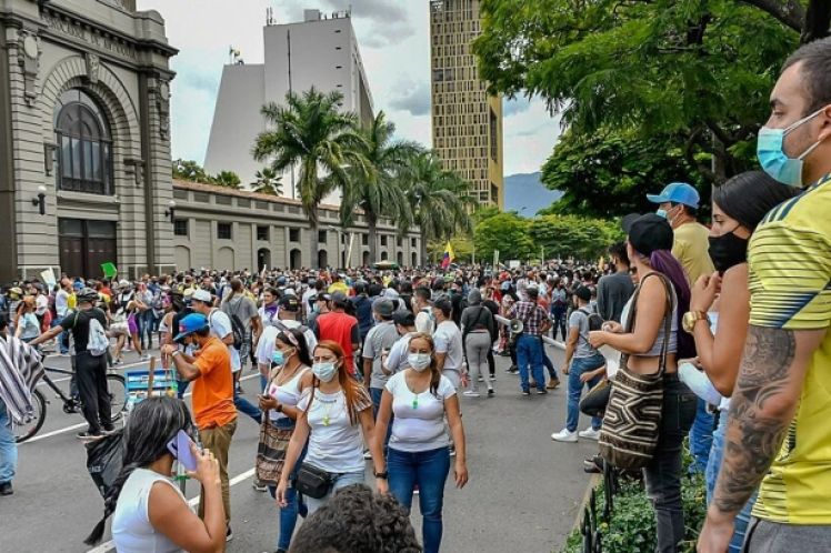 Η νεολαία στην ΠΡΩΤΗ ΓΡΑΜΜΗ στην ΚΟΛΟΜΒΙΑ