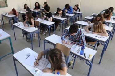 Για το θέμα της Έκθεσης: Οι ιδεολογίες πέθαναν, ζήτω οι…