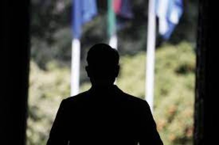 Μια κυβέρνηση μονίμως εξαπατημένη από την «υποκριτική τέχνη» των εγκληματιών