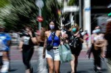 «Μάχες λοιμωξιολόγων»: Ποιος φταίει για το 4ο κύμα;