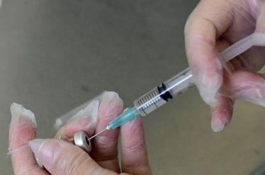 ΕΚΠΑ: Τα εμβόλια της COVID-19 δεν αλλάζουν τα γονίδιά μας…