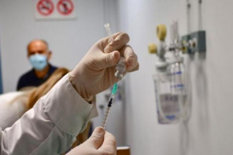 Τα προνόμια των εμβολιασμένων ως η άλλη όψη της κυβερνητικής αποτυχίας