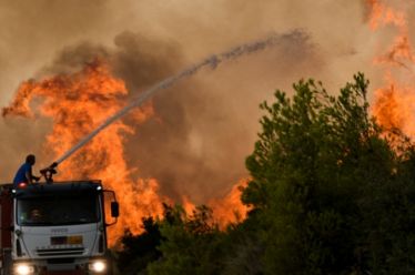 Η Ελλάδα καίγεται: καπιταλισμός, κρίση και κλιματικό χάος, του Kevin…