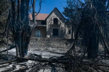 «Βασιλικό» άδειασμα στη Μενδώνη