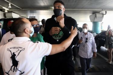 Βαρέθηκα αυτούς που παριστάνουν τους δημοκράτες, τους αριστερούς