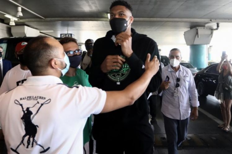 Βαρέθηκα αυτούς που παριστάνουν τους δημοκράτες, τους αριστερούς