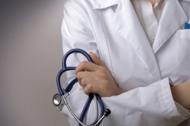 Έλληνες επιστήμονες εξηγούν τον μηχανισμό της σπάνιας εμφάνισης μυοκαρδίτιδας μετά…