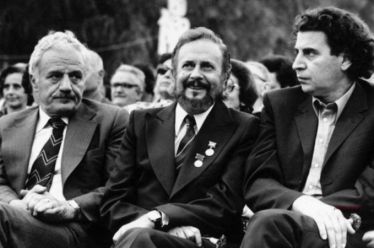 Ξανά για το Θεοδωράκη και τα μεγάλα μεγέθη, του Θανάση…