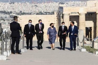Η Μενδώνη και ο κυβερνητικός εκπρόσωπος